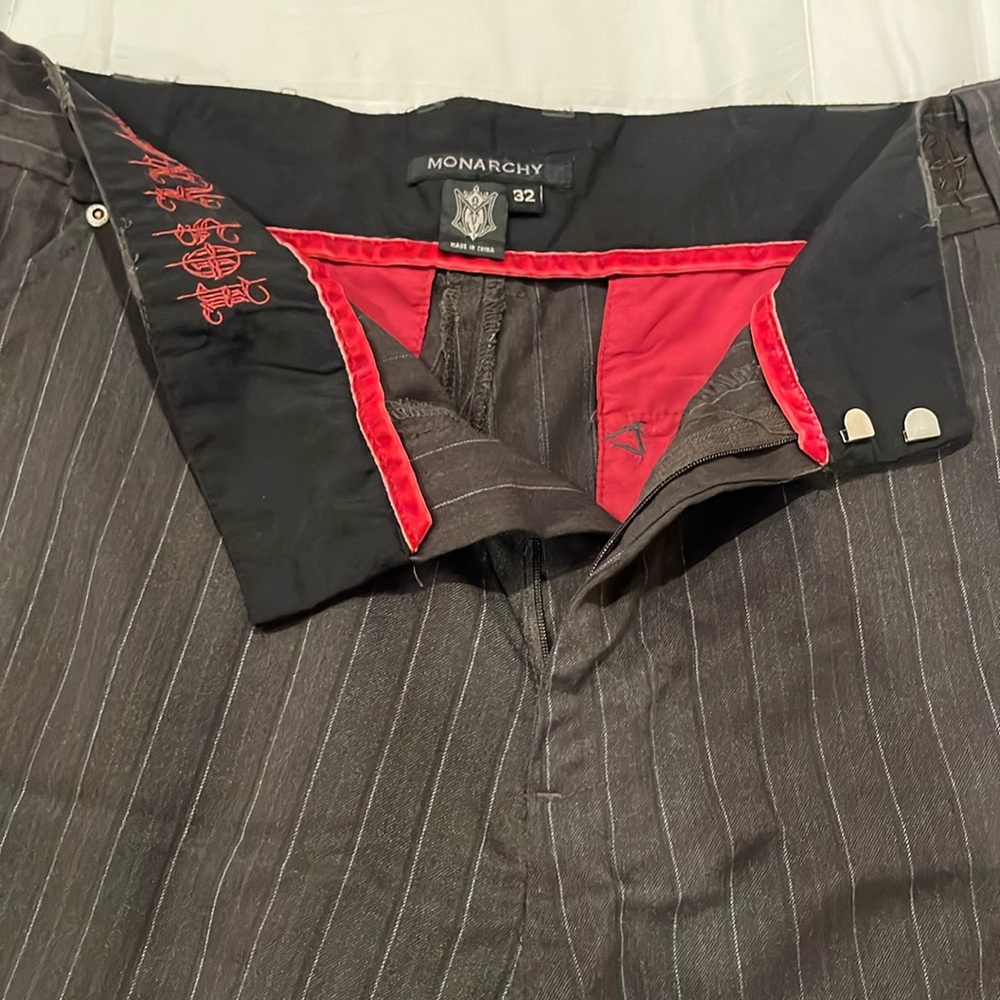 Monarchy Men’s size 32 stripe shorts